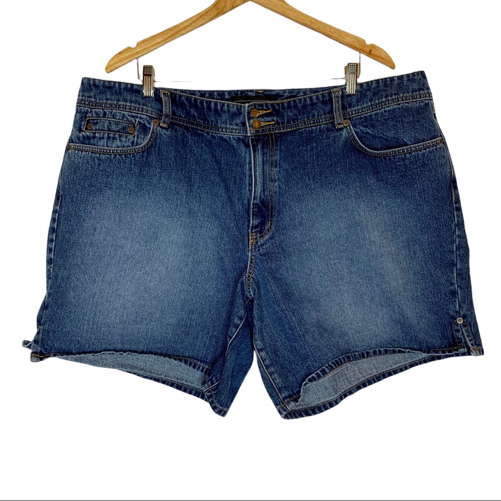 VENEZIA High Rise Split Hem Mom Shorts Sz 22
